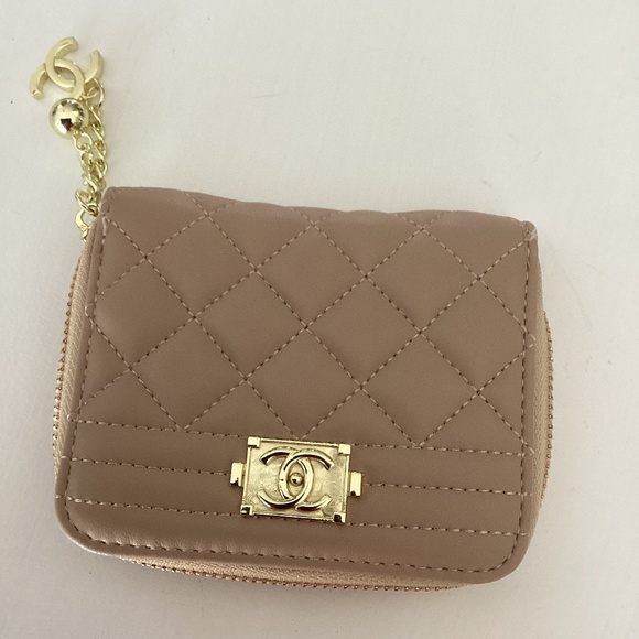 Tan zip around Diamond Quilted faux leather CC Wallet - Picture 1 of 4